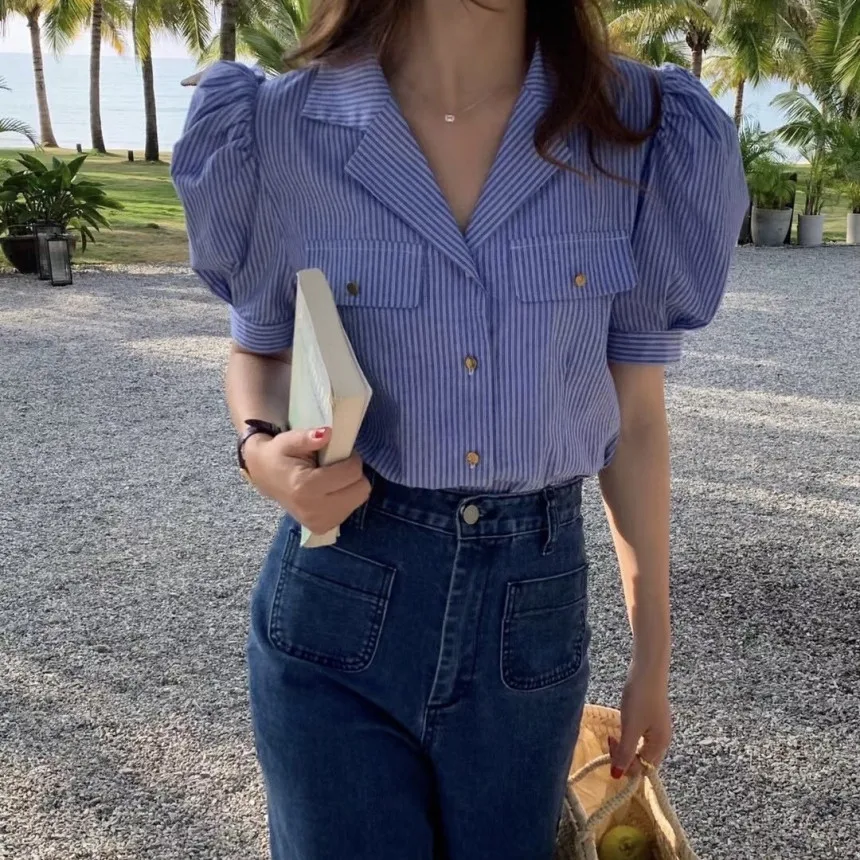 قميص نسائي صيفي أنيق وبسيط بأكمام فقاعية مخططة، بأسلوب عملي وكاجوال، بأكمام قصيرة وطول عادي