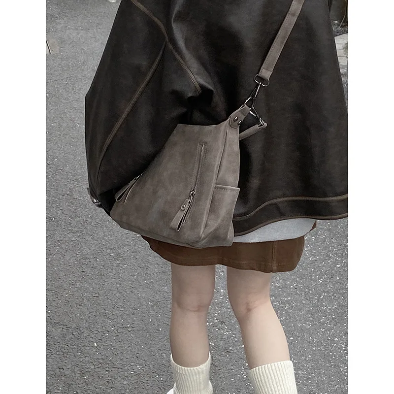 

2025 autumn and winter new Maillard retro women's bags niche design large-capacity commuter tote bag shoulder bag women