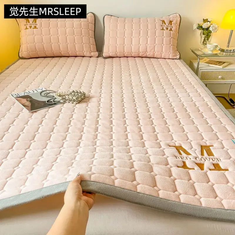 

Winter Thickened Warm Soft Mattress Toppers Luxury Queen Bed Linens Non-slip Mattress Cover Double Bedspread with 2 Pillowcases