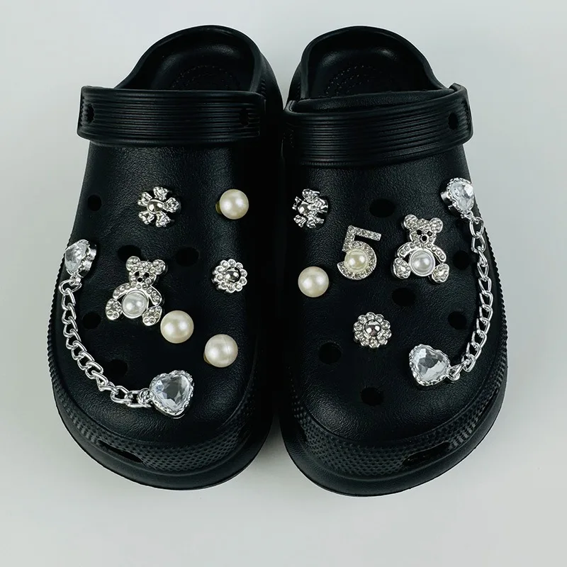 13 قطعة الأحذية السحر الفضة اللؤلؤ الدب على شكل قلب الماس سلسلة الأحذية الزينة مشبك للصنادل قباقيب DIY بها بنفسك اكسسوارات الهدايا