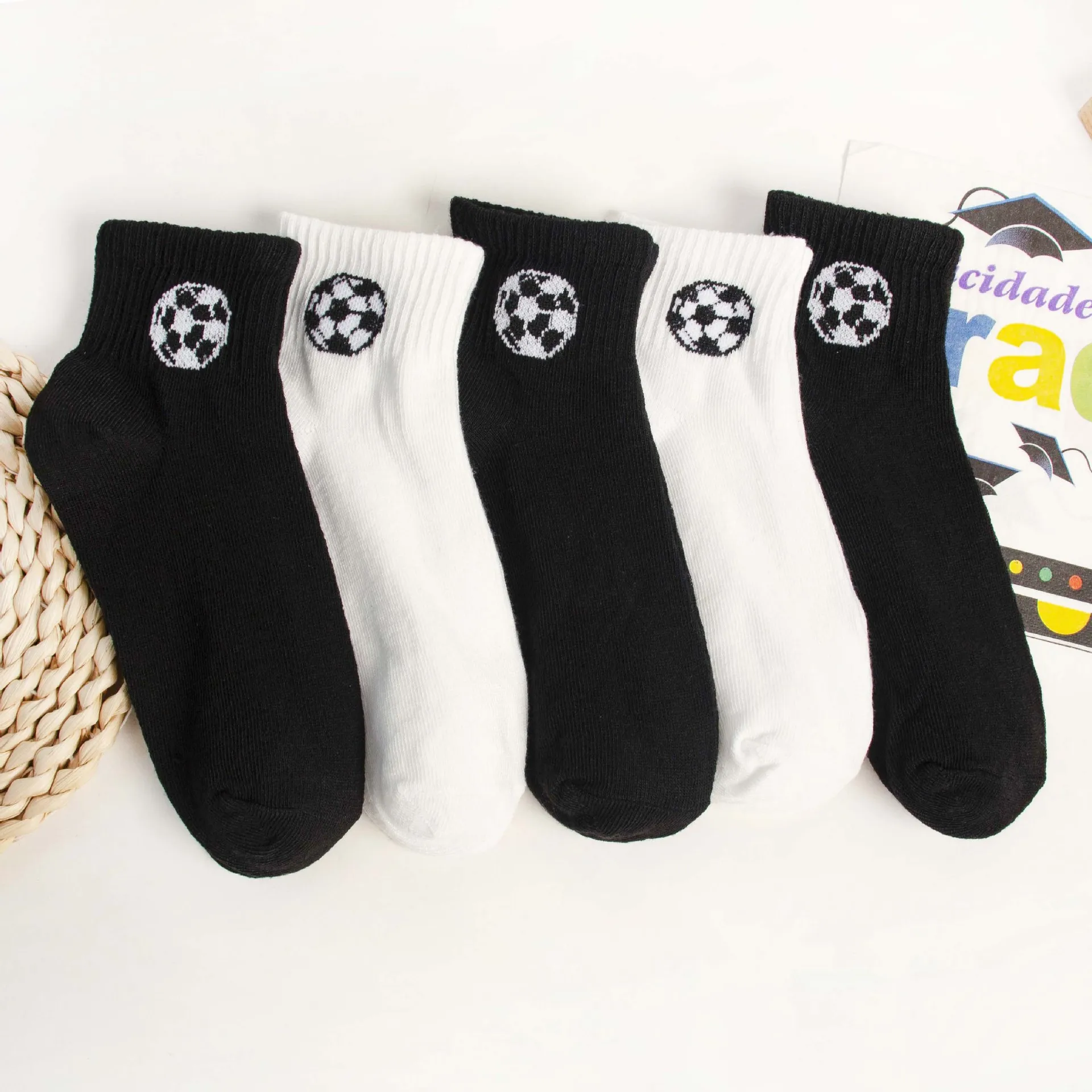 جوارب شبابية بأنماط كرة القدم بألوان ثابتة، متعددة الاستخدامات، كاجوال، ماصة للعرق وجوارب متوسطة وقصيرة قابلة للتنفس #1