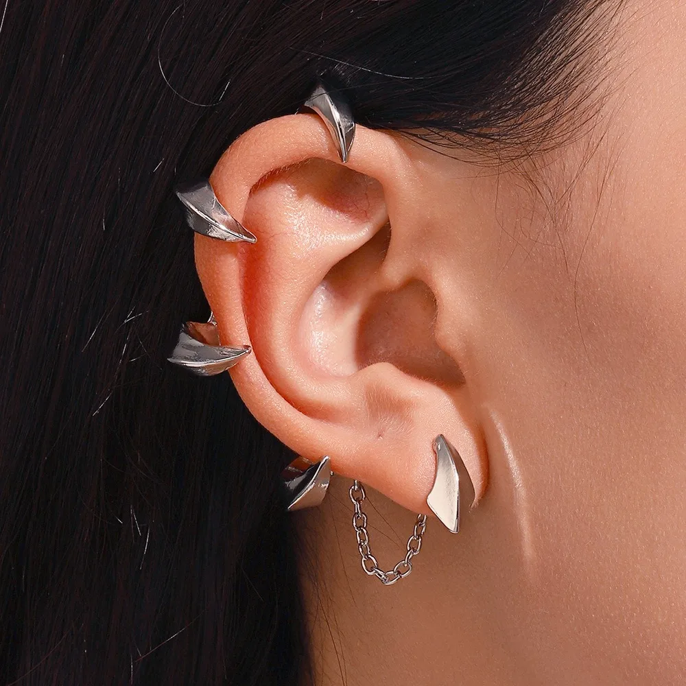 1PCS Golden Bramble Spine Ear Cuff - Unique Skeleton Design Metal Ear Clip for Men and Women