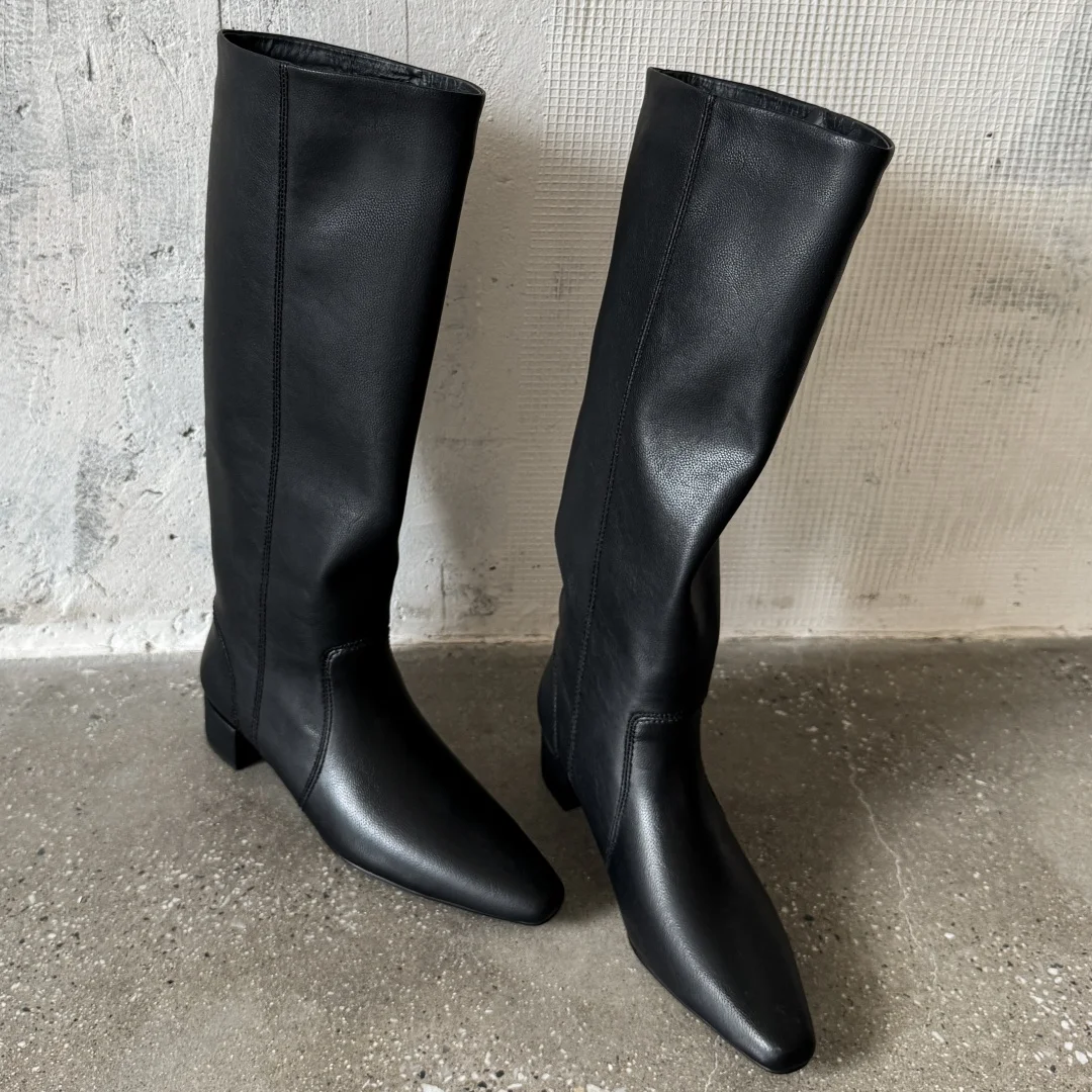 أحذية نسائية من الجلد الطبيعي بمقدمة مربعة سهلة الارتداء للخريف أحذية عالية الجودة ناعمة ومريحة أحذية طويلة غير رسمية للنساء #5