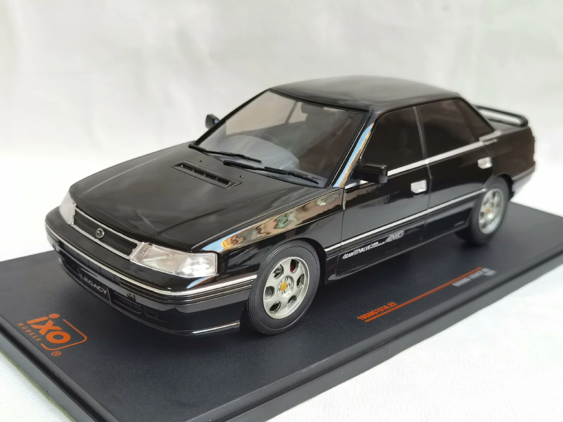 다이캐스트 IXO 1/18 스케일 스바루 레거시 RS 1991 스바루 합금 자동차 모델 소장 장난감 선물 기념품 디스플레이 장식품