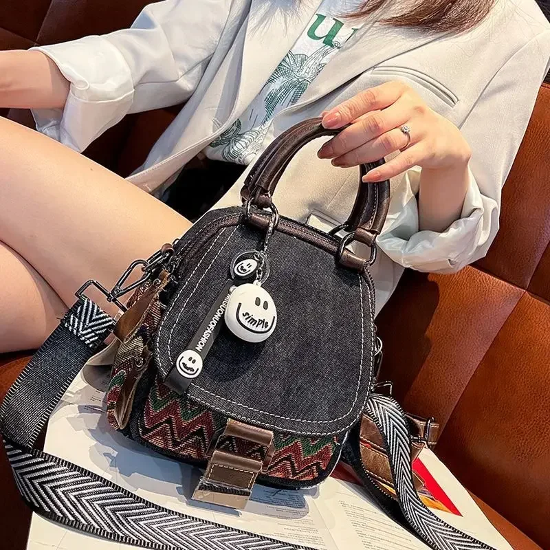 Denim mały plecak 2023 nowy kontrastowy kolor torebka damska Retro styl etniczny haftowany wielofunkcyjny plecak Crossbody Bolsa