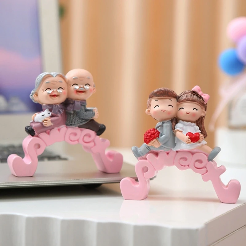 Miniature Couple Figurines Romantics Resins Ornament Cake Toppers for Valentines Day Car Dashboard and Home Decors Gift