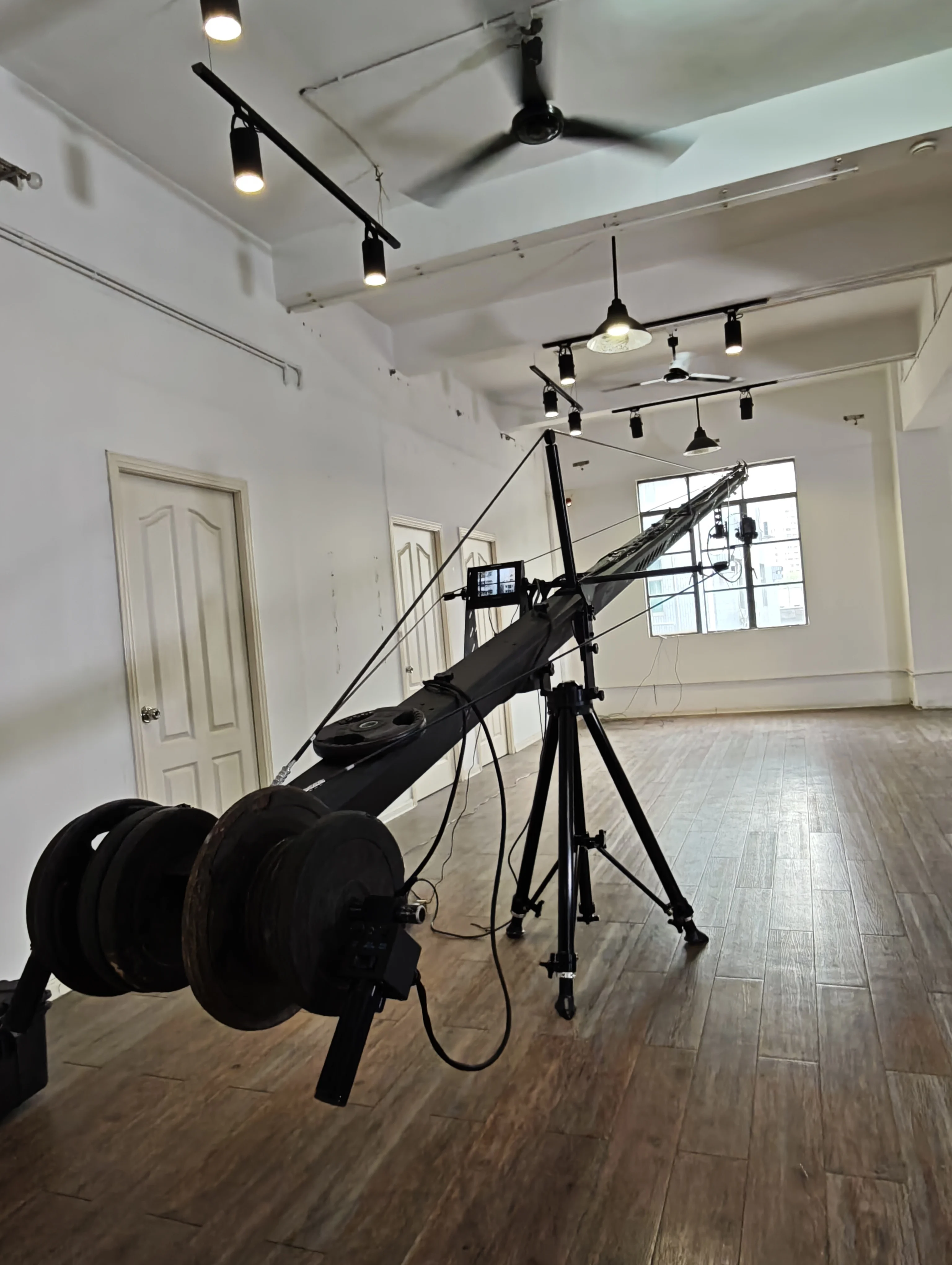 حامل ثلاثي احترافي لجيمي جيب - (متوافق مع CRANE/BOOM 6-12M)