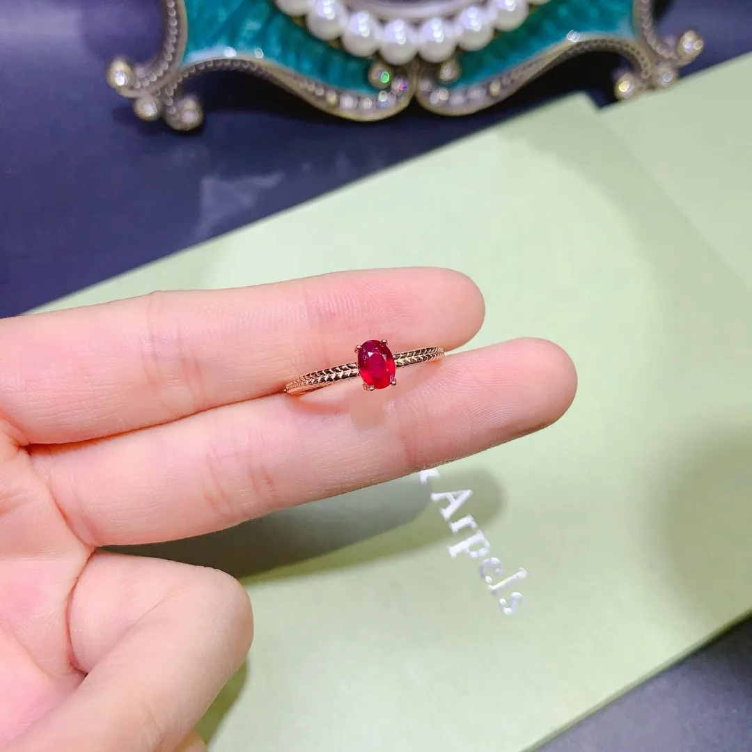 

Изысканное серебряное кольцо S925 с натуральным рубином, легкий роскошный дизайн, элегантное, романтичное, идеальный подарок для праздников, подчеркивающий благородство.