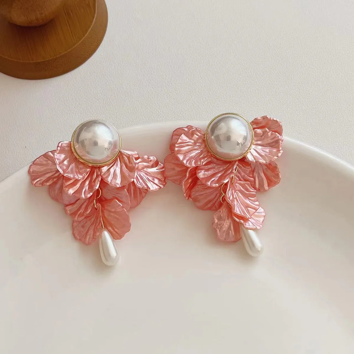 Water Droplet Pearl Petal Tassel Earrings French Elegant Design Earrings Fashionable Earrings For Women