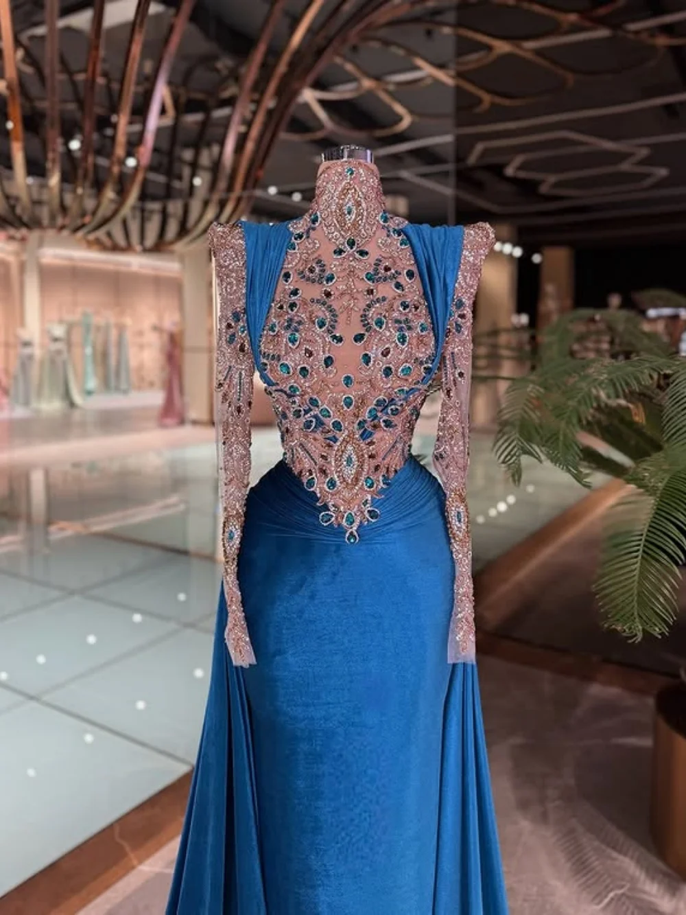 

Luxurious Crystal Evening Dress Classic Long Sleeved Evening Gown Elegant 3D Flower Beaded Floor Length Party Gown Customized