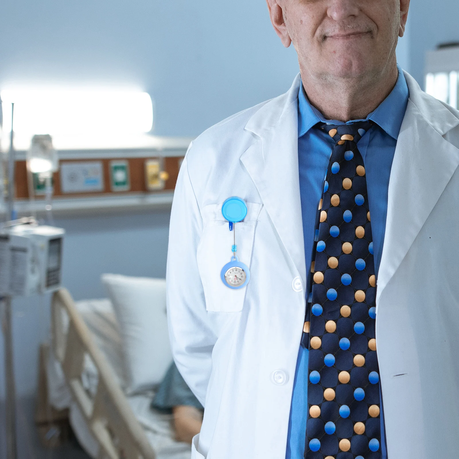 Orologio da tasca con bobina per badge medico luminoso, quadrante sorridente, numeri trasparenti, orologio chic leggero e durevole per studenti
