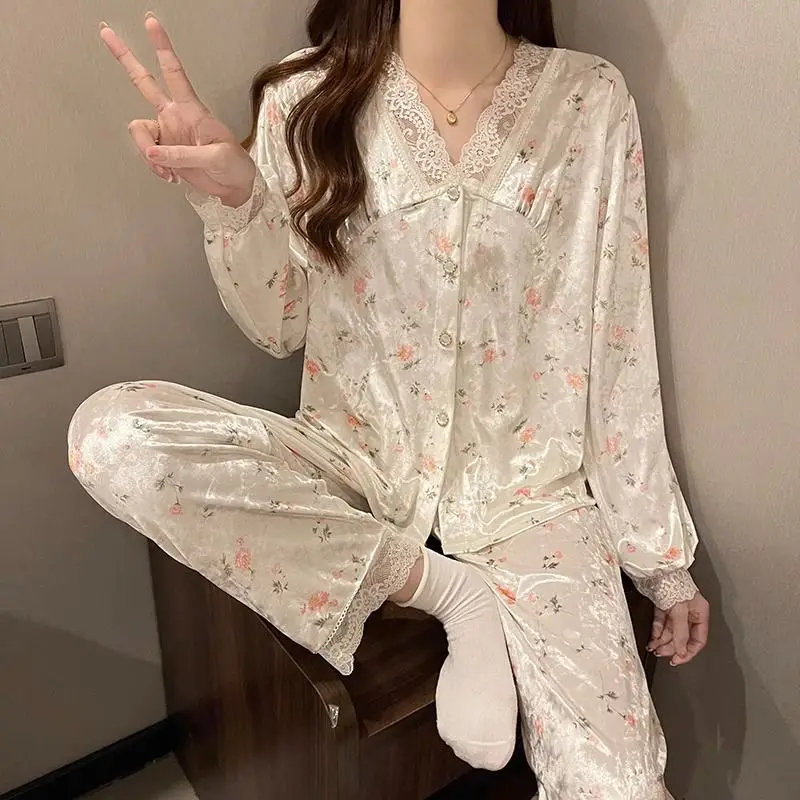 Gold Velvet Sleepwear 2024 Spring Autumn New Long Sleeve Floral V-neck Women's Pajama Set Female Loose Sweet Home Wear Suit