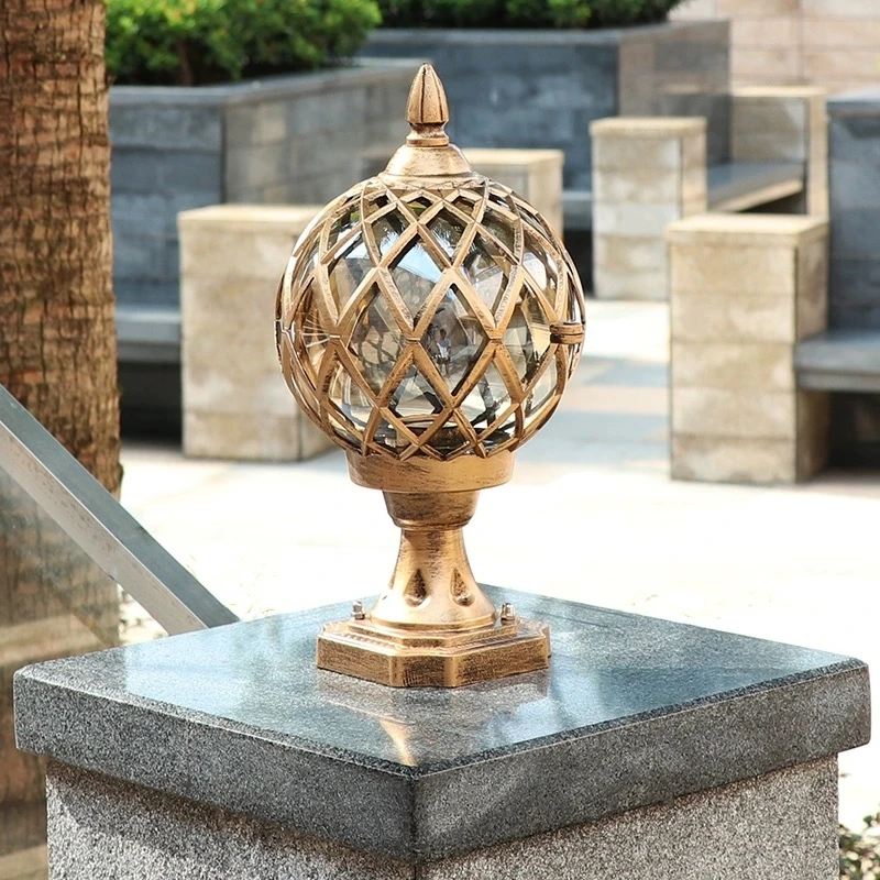 عمود إضاءة خارجي على شكل عمود مصباح فانوس الشارع مع غطاء زجاجي كروي لأضواء خارجية لمسار فناء الحديقة