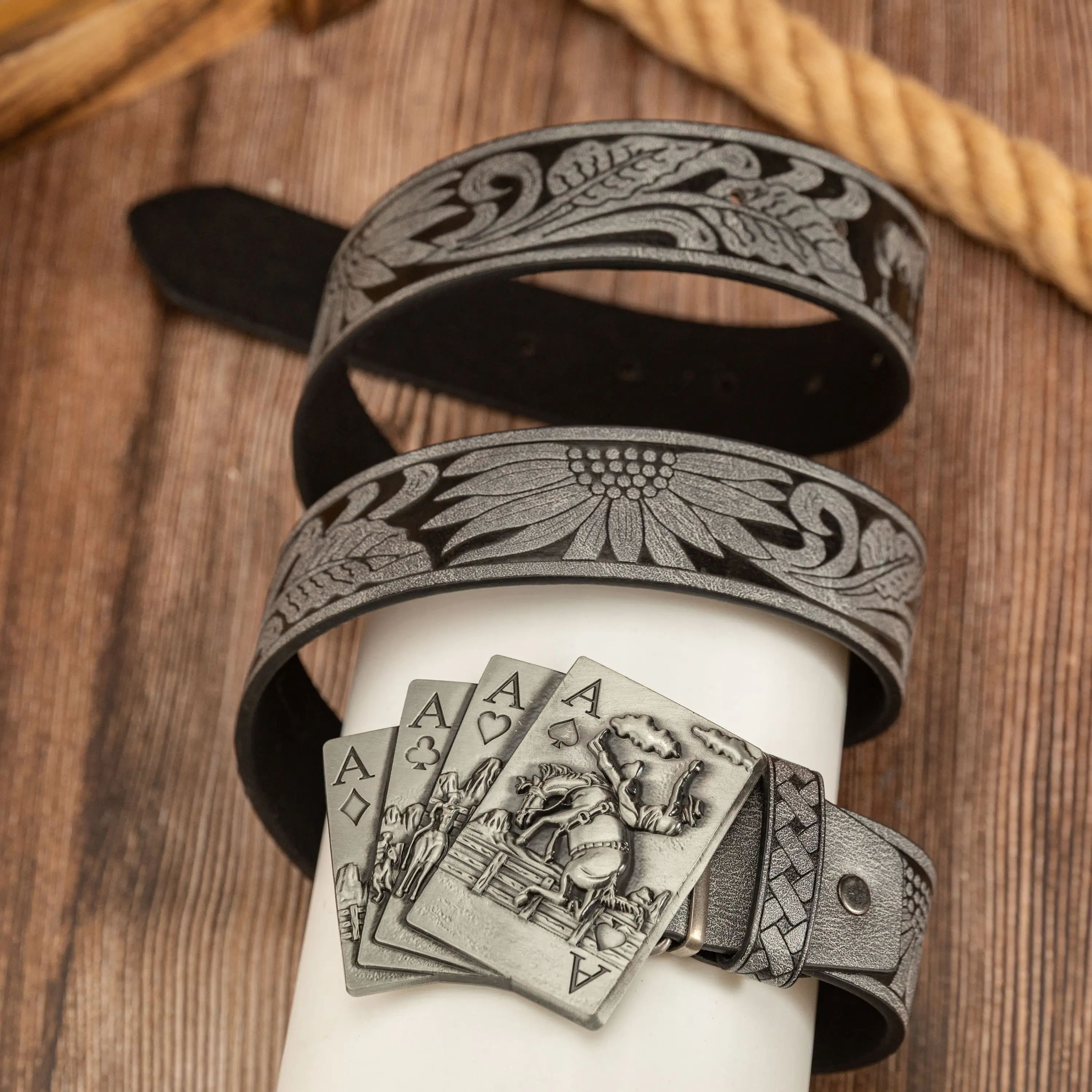 4A Poker Horseman Zinc Alloy Buckle PU Leather Embossed Belt Vintage Style Suitable for Parties Commuting Festival Gifts