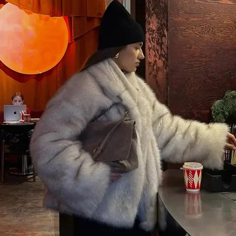 Nuovo cappotto lungo in peluche stile street da donna con cappotto in pelliccia sintetica autunno inverno caldo e freddo spesso Giacca in pelliccia di volpe tinta soffice di alta qualità