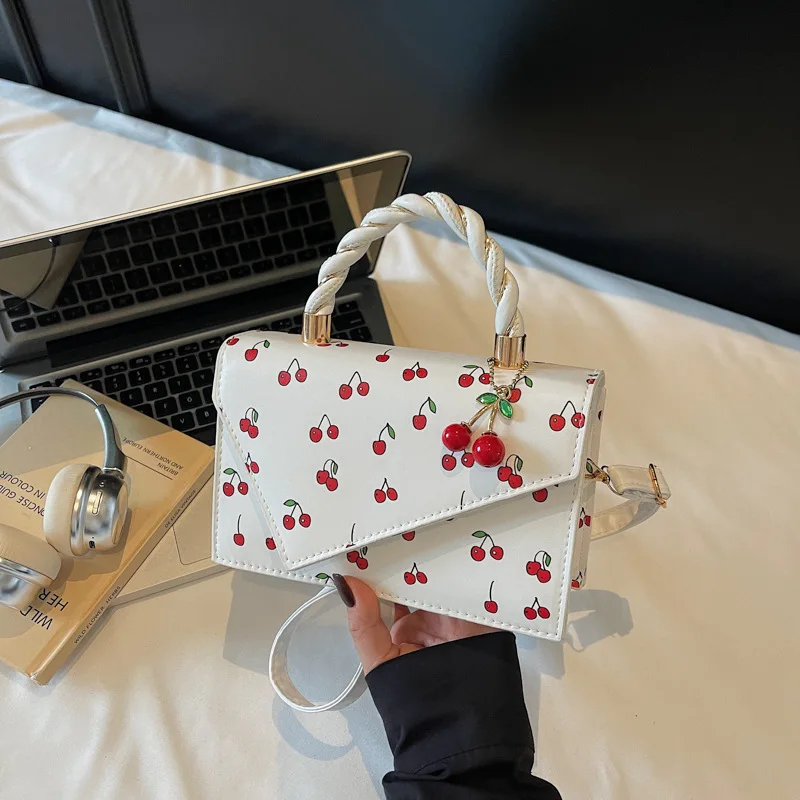 

Элегантная маленькая квадратная сумка, новинка 2023 года для женщин, шикарная сумка через плечо в богемном стиле, универсальная сумка через плечо для всех случаев