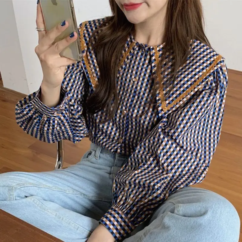 Retro Plaid Versatile Slimming Doll Collar Shirt for Women in Early Spring Fashionable and Stylish Anti-aging Long Sleeved Top