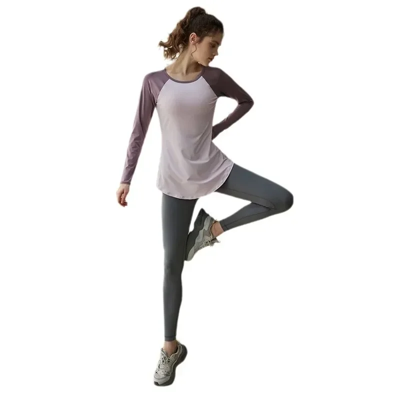 

Stylish Color-Block Long Sleeve Women’s Activewear | Slim Fit Yoga & Pilates Training Top for Fall & Winter