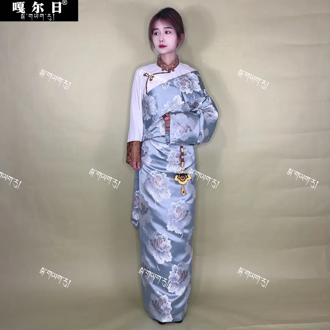 2025 nieuwe Tibetaanse gewaad voor dames, hoogwaardig satijnen pioenroosborduurwerk, dun