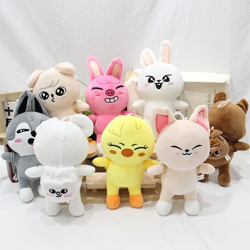 ตุ๊กตา SKZOO Stray Children รุ่นกระเป๋าเป้ น่ารัก ลีโน่ เซุงมิน ฮัน และ ชังบิน แบบเดียวกับตุ๊กตาดารา