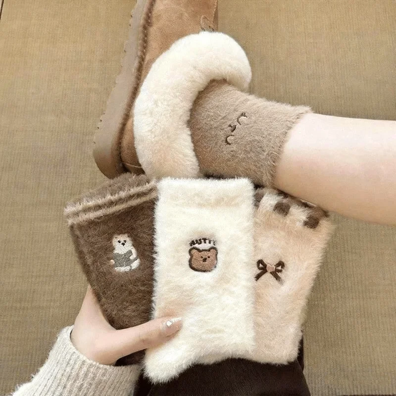 4 Paar dicke und warme Mid-Tube-Socken mit Cartoon-Tier-Schleifenmuster für Damen im Herbst und Winter, geeignet für den Innenbereich – Detail 2