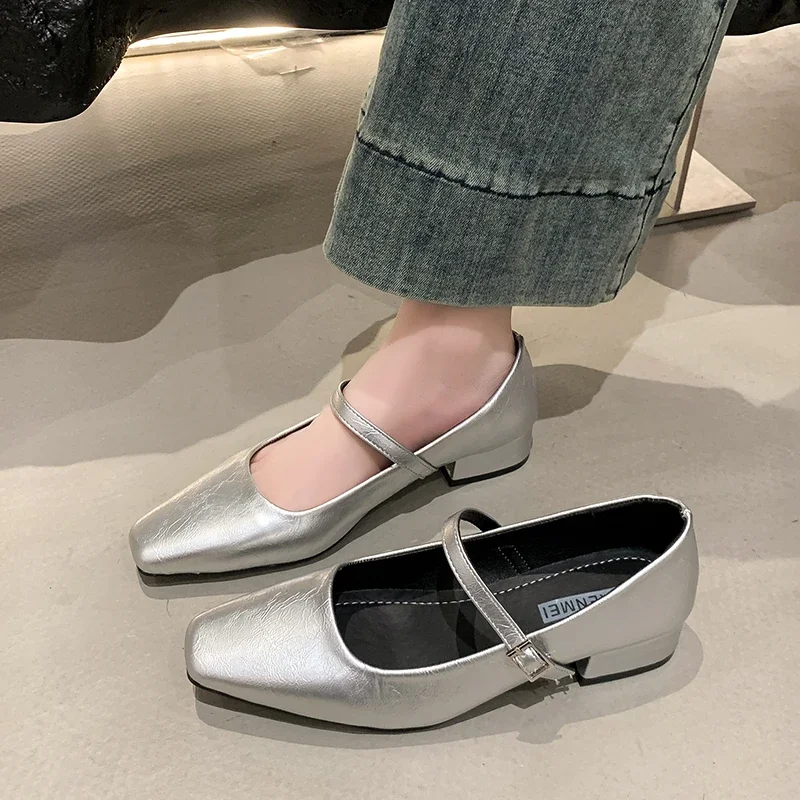 White Mary Jane women's shoes 2026 new autumn style light complexion paired with a skirt square toe thick heel single