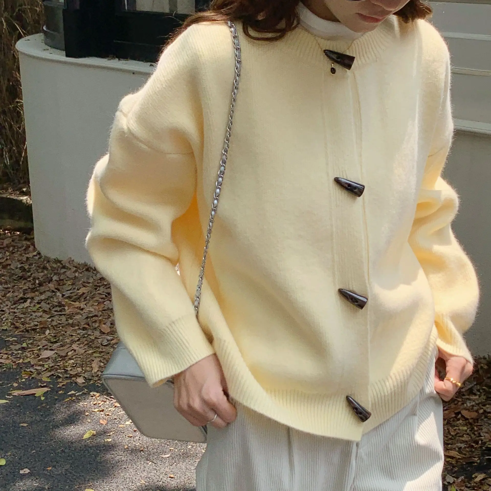 Sweter rozpinany damski 2025 jesień i zima damski luźny krótki kardigan dzianinowy kurtka