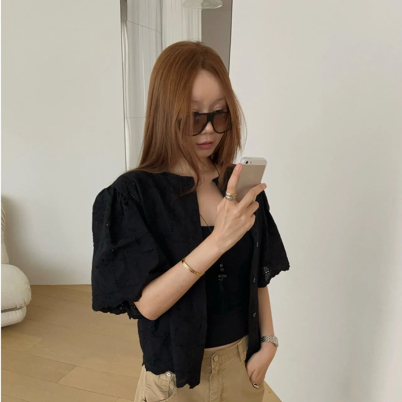 

2026 Summer New Korean Style Lace Embroidered Wave Front And Back Wear Single Buttoned Top Loose Fit Bubble Sleeve Short