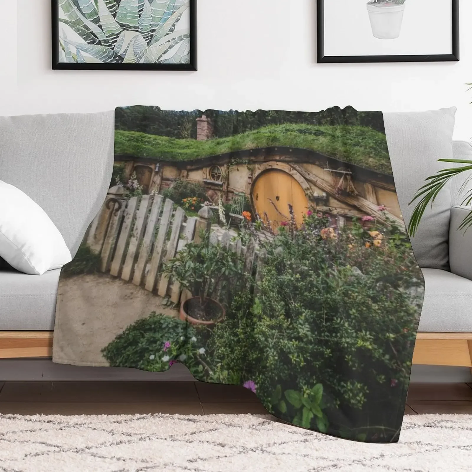 Hobbiton, The Shire Throw Blanket Luxury Designer Decorative Beds Thins Tourist Blankets