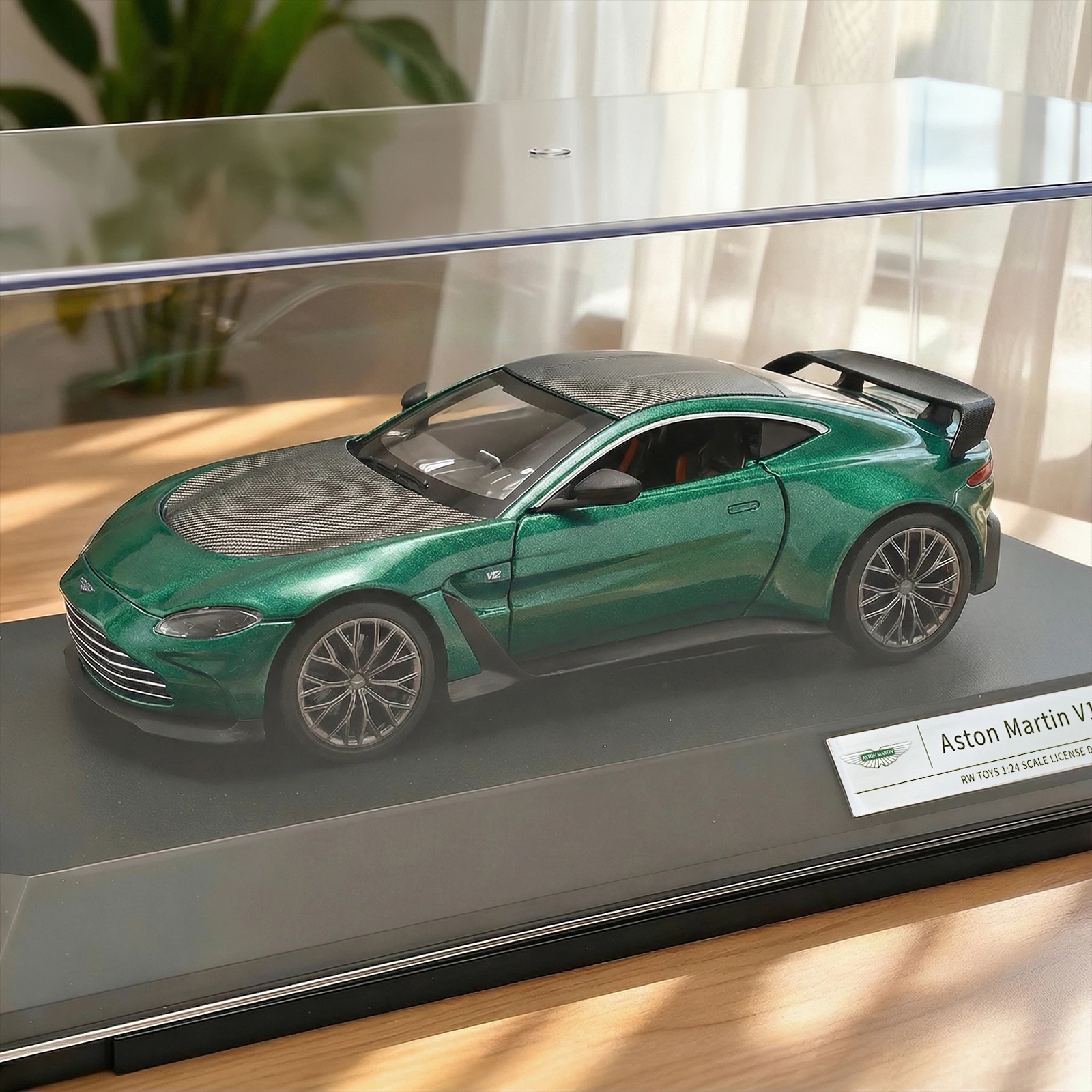 

Модель автомобиля Aston Martin V12 из сплава, масштаб 1/24, с подставкой, литая под давлением, гоночная, коллекционная, игрушечная, металлическая, декоративная