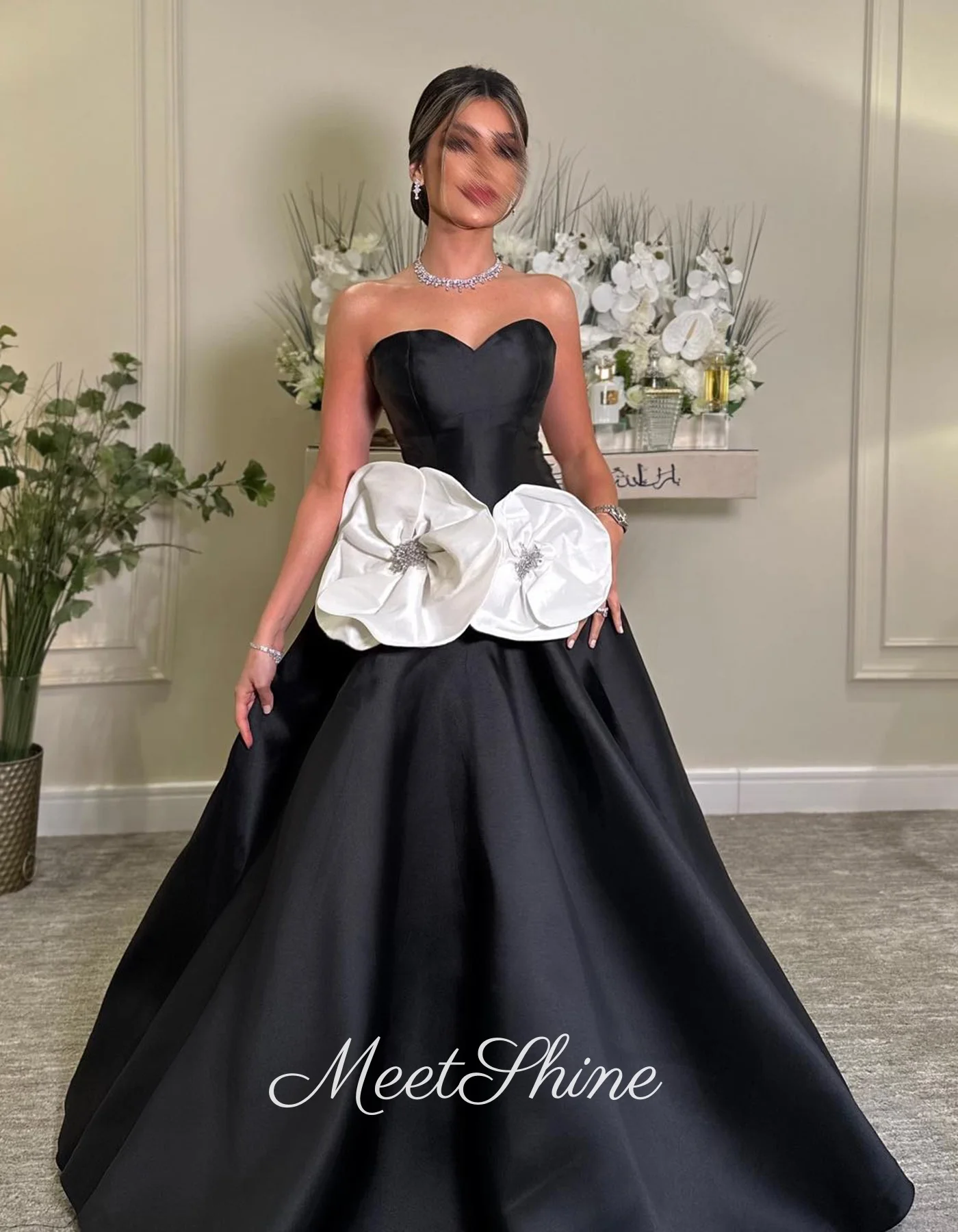 فساتين سهرة حديثة ضخمة بيضاء ثلاثية الأبعاد على شكل حرف A دبي على شكل قلب بدون أكمام للحفلات الراقصة في المملكة العربية السعودية فستان مخصص