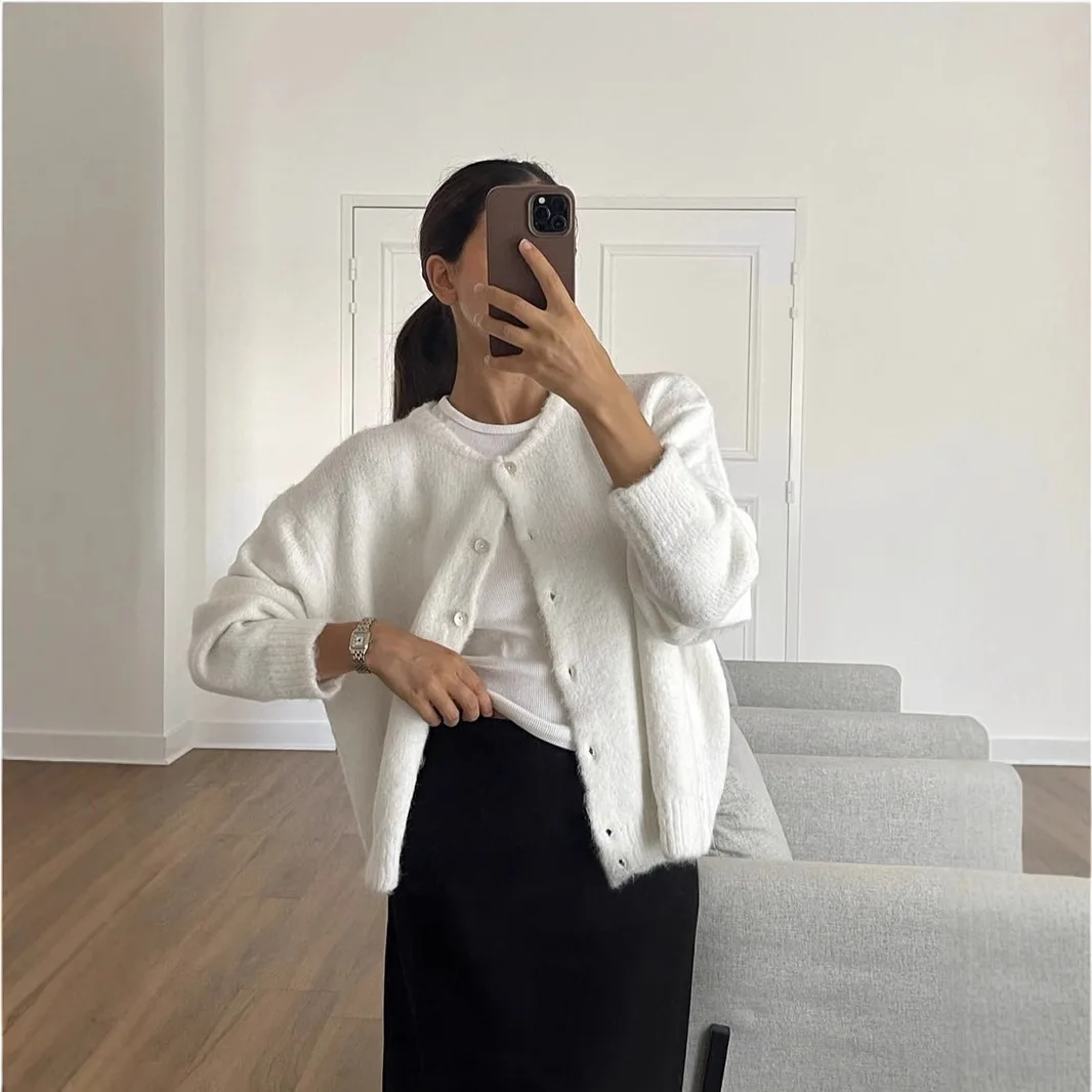 2026 New Single-Breasted Female Casual Cardigan Soft Cashmere Knitted Outwear Elegant Long Sleeve Sweater Women