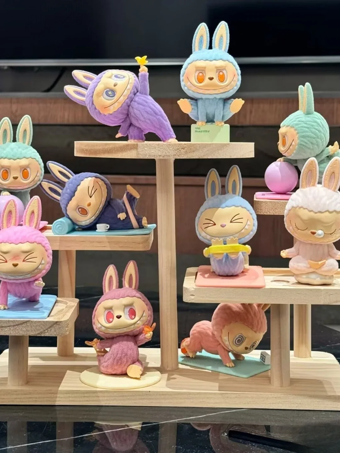 Labubu Espositore Serie Yoga Bubble Bobble Figurina in vinile Scatola portaoggetti Organizzatore di giocattoli per soggiorno