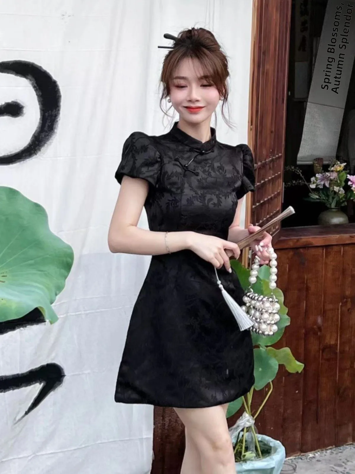 

Элегантное женское платье в однотонном цвете с вышитым узором в китайском стиле для повседневной носки