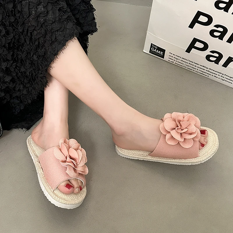2026 New Women's Outdoor Leisure Holiday Style Beach Flip-flops Summer Floral Decoration Soft Bottom Light Plus Size Flip-flops view 5