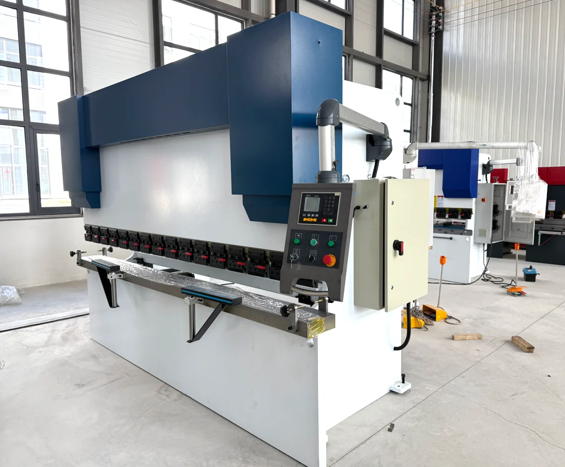 CNC Hydraulic Press Brake for Stainless Steel Carbon Steel Sheet CNC Metal Bending Machine 63T 2500mm