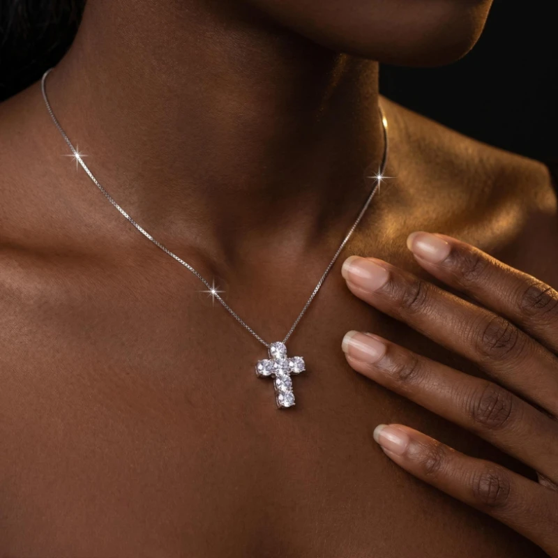 Thumbnail 3 - #5 Trending Moissanite Pendant Necklaces Right Now