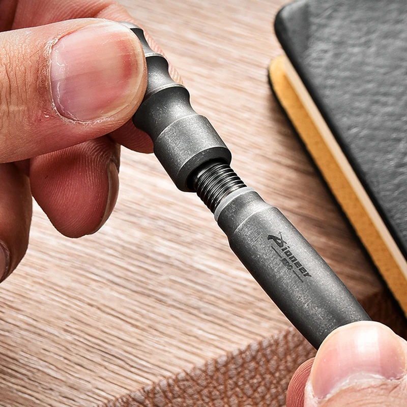 Titanium Alloy Portable EDC Tactical Pen, Mini auto-defesa Window Breaker, Caneta de acampamento ao ar livre