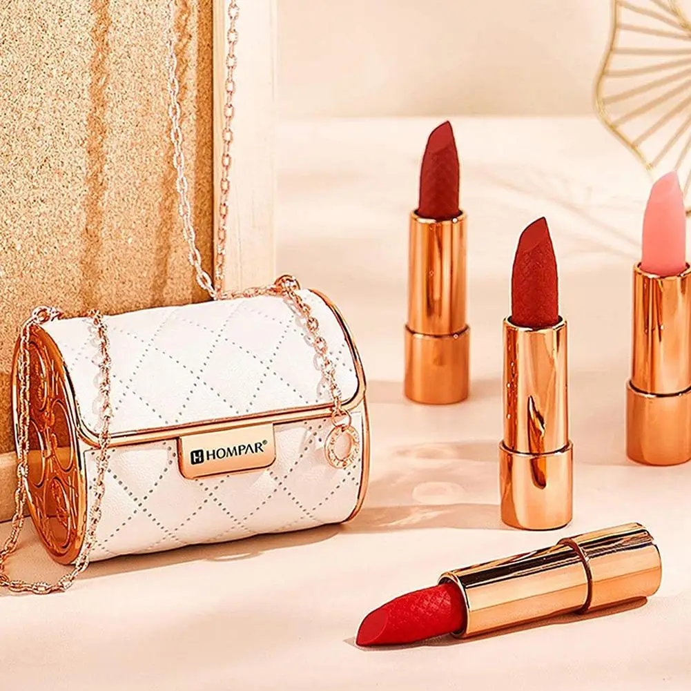 4 Pcs Set Matte Shimmering Velvet Lipstick Long Lasting Make Up Set Korean Fashion Chain Bag Engraved Lipstick