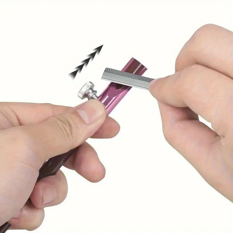 Temperamatite per sopracciglia 1pc Temperamatite per sopracciglia cilindrico in metallo a forma di U con slot per schede a doppia faccia