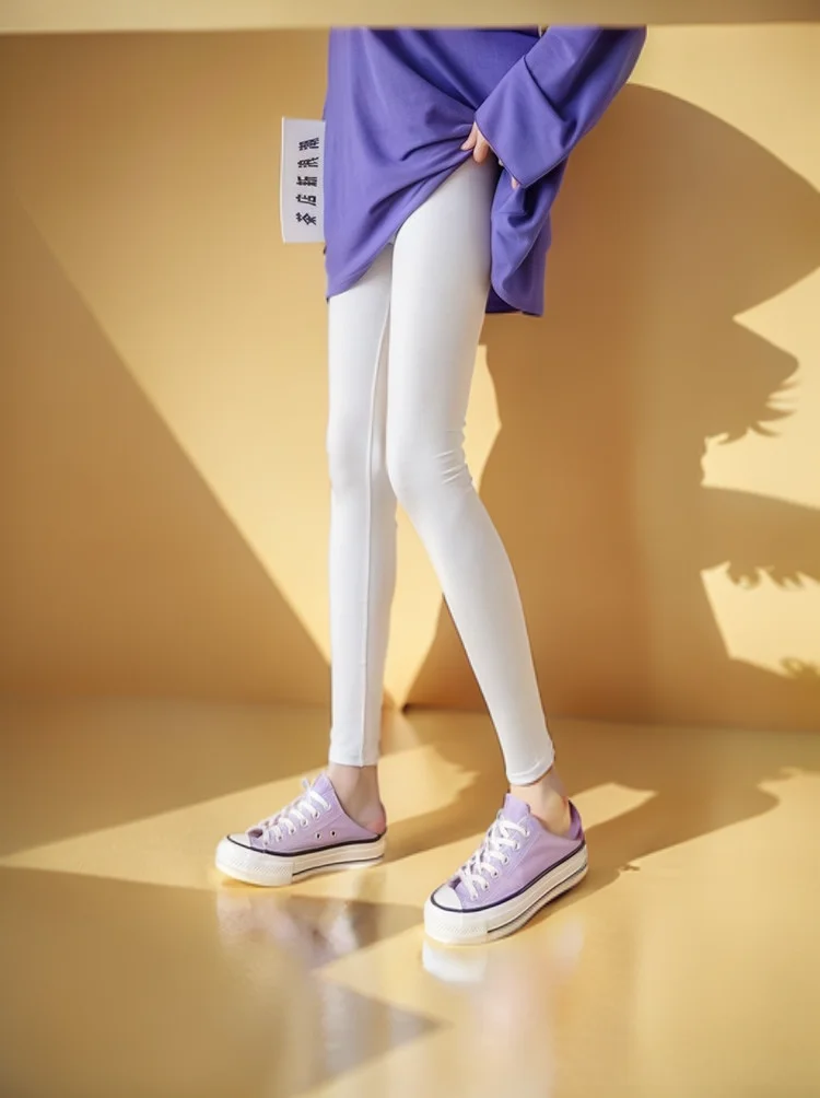 سراويل ضيقة نسائية بدون خياطة ذات ملمس عاري، بطانة مطرزة لطيفة ومرفوعة، مظهر حريري سميك مموه صلب