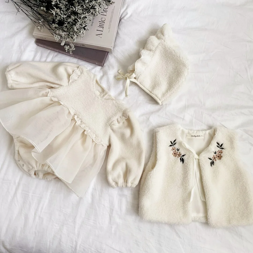 2024 Winter New Baby Girls Fleece Warm Bodysuit Fashion Plush Splice Lace Princess Dress Infant Girls Long Sleeve Jumpsuit + Hat