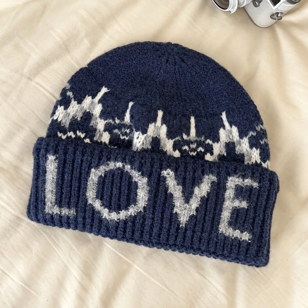 Cozy Polyester Slouchy Beanie Knitted Hat 56cm To 58cm Face Slimming Love Letter Jacquard Beanie Warm Thick Winter Hat Student