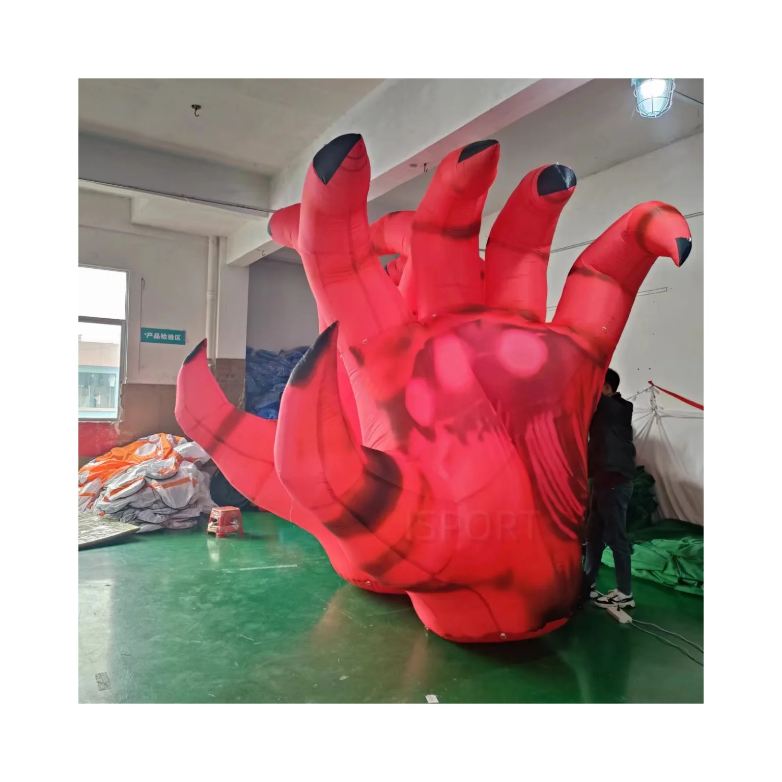 Festive Red Inflatable Skull Hand Giant Inflatable Halloween Skull Hand Decoration