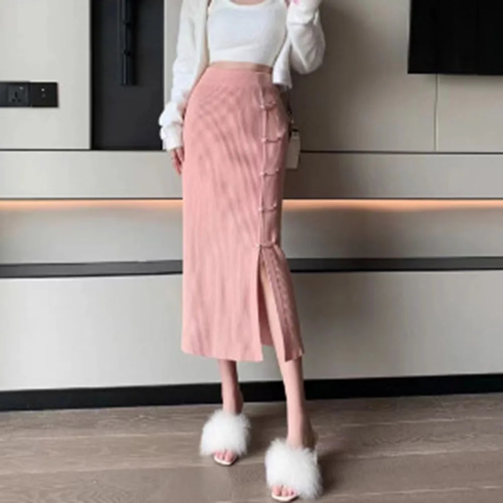 

2025 Women's Spring Slim Knitted Skirt in A Line Style Featuring Retro Buckle Details and a Slit for Everyday Fashion