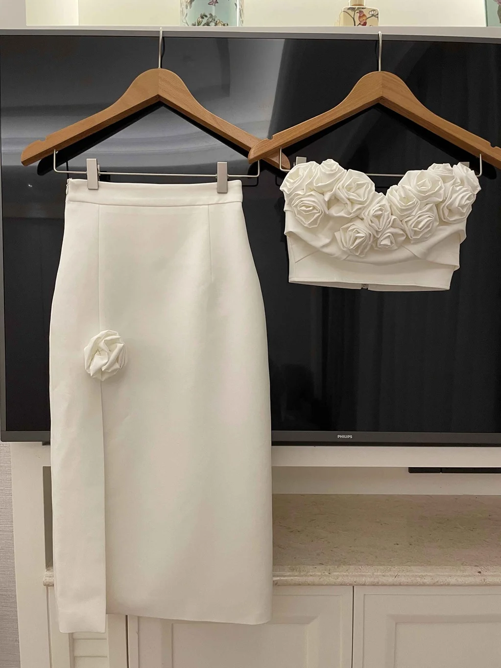 

Luxury Handmade Embroidery Floral Cluster Bustier Half Skirt Set Louvre Rose Line for Elegant Ladies Fashionable Two-Piece Suit