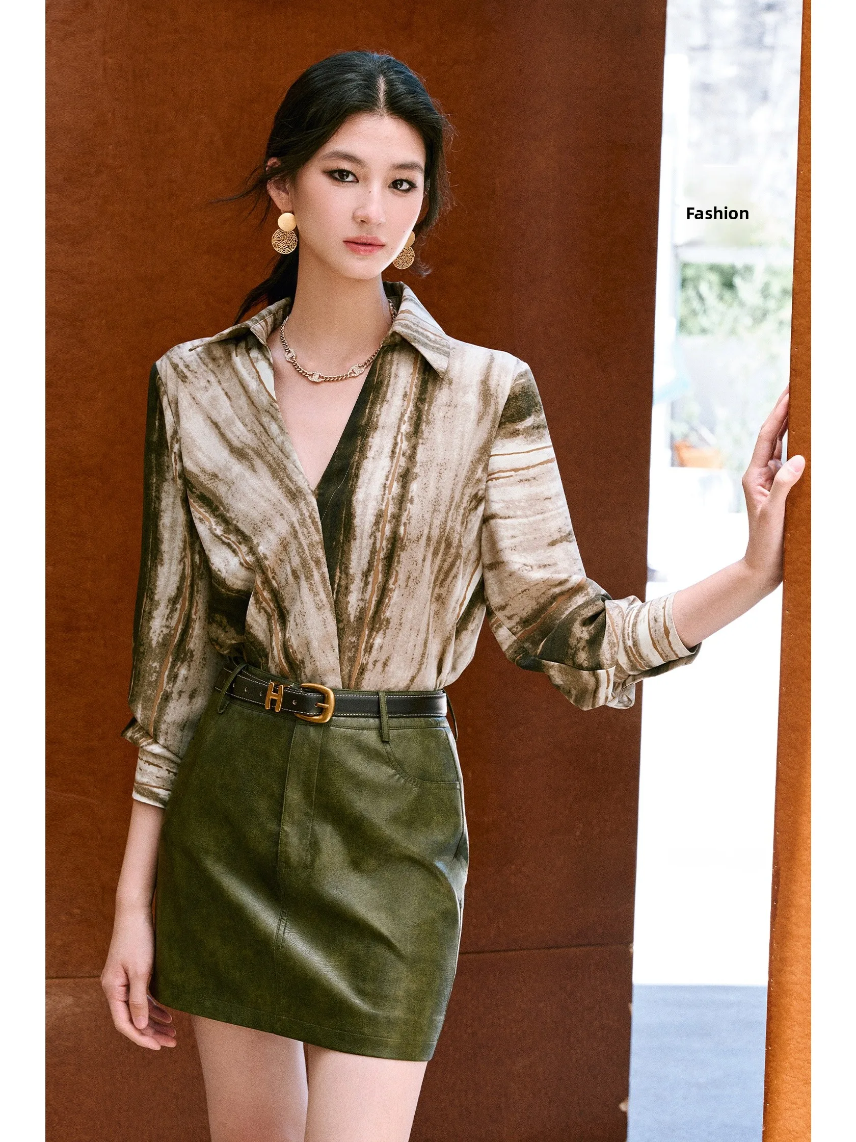 

WANGXO Художественное окрашивание льда Loose irt Асимметричное водное пятно Выцветающий V-образный воротник Сращенный Long Sve Женская мода