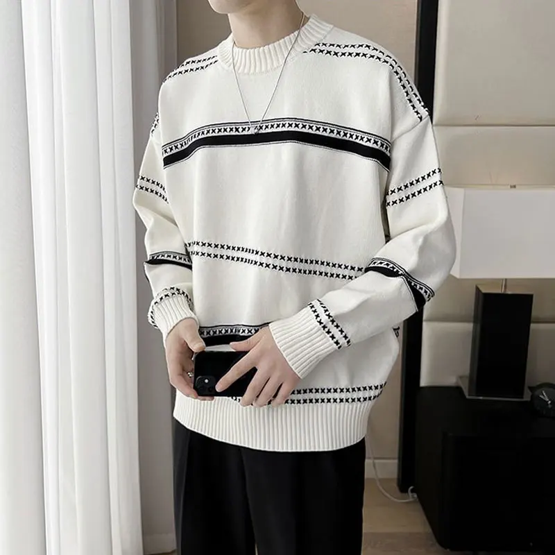 Koreanische Gestreifte Gestrickte Pullover Herbst Winter Neue Casual Kontrast Farben männer Kleidung Stilvolle Gespleißt Rundhals Pullover