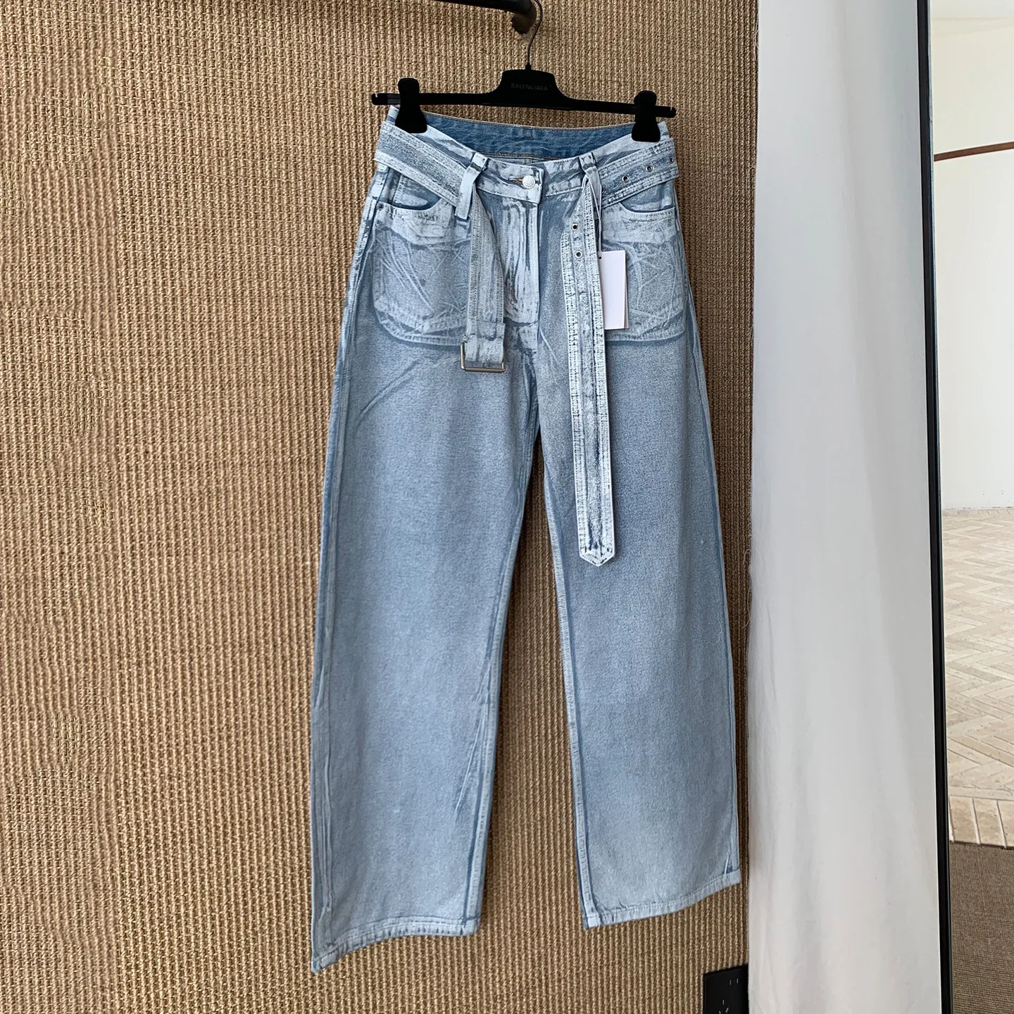 

Джинсы с высокой талией для женщин, с поясом-лентой, большими карманами, широкими штанинами, прямого кроя, визуально стройнящие, длинные, винтажные, выцветшие