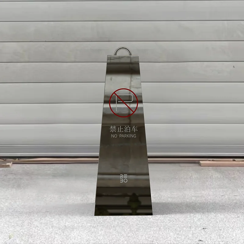 

Indoor furniture warning sign, road isolation pier, parking lot safety warning pile, reflective cone rust steel customization